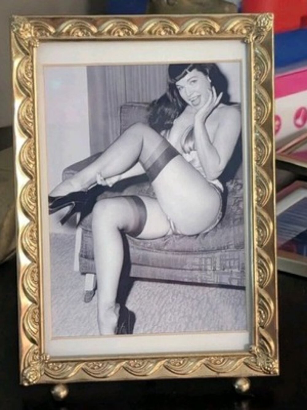 Vintage Bettie Page Pin-Up Photo Ornate Brass Ball Foot Frame Mid-Century 5x7